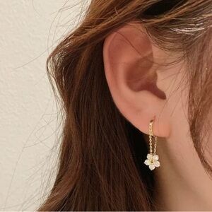 Dainty drop earrings!  Elegant Gold and White Flower Crystal Drop Earrings